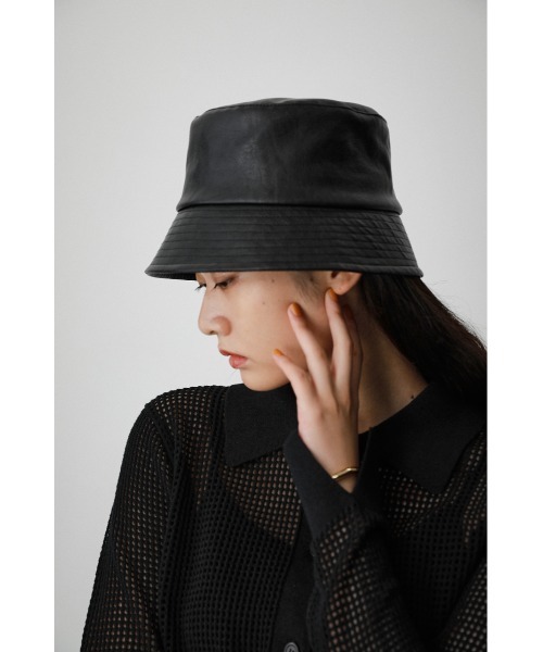 AZUL by moussy（アズールバイマウジー）の「FAUX LEATHER BUCKET HAT/フェイクレザーバケットハット（キャップ・レディース・ブラック/アイボリー・FREE）」の10枚目の写真