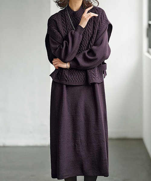 BELLUNA PLUS(ベルーナ)の「ケーブル編ベスト付ワンピースセットアップ(アンサンブル・レディース・モカ/ワイン・MEDIUM/X-LARGE/LARGE)」の2枚目の写真