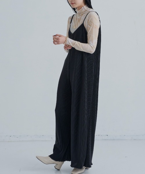 CLEARIMPRESSION （クリアインプレッション）の「【長さ調整可能】プリーツサロペット（サロペット/オーバーオール・レディース・チャコールグレー/ブラック・FREE）」の2枚目の写真