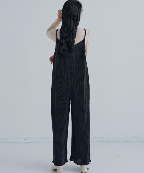 CLEARIMPRESSION （クリアインプレッション）の「【長さ調整可能】プリーツサロペット（サロペット/オーバーオール・レディース・チャコールグレー/ブラック・FREE）」の5枚目の写真