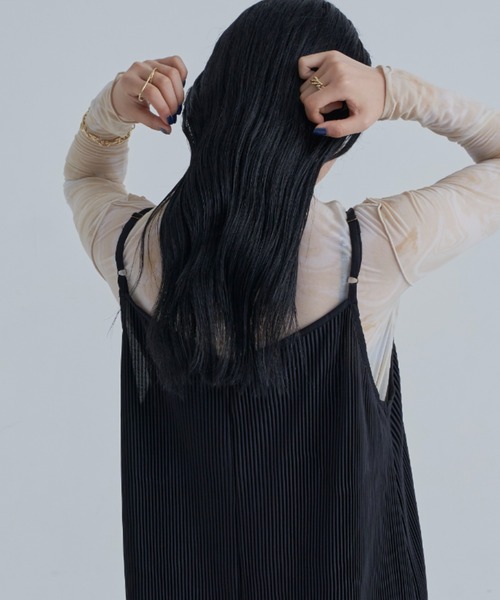 CLEARIMPRESSION （クリアインプレッション）の「【長さ調整可能】プリーツサロペット（サロペット/オーバーオール・レディース・チャコールグレー/ブラック・FREE）」の9枚目の写真