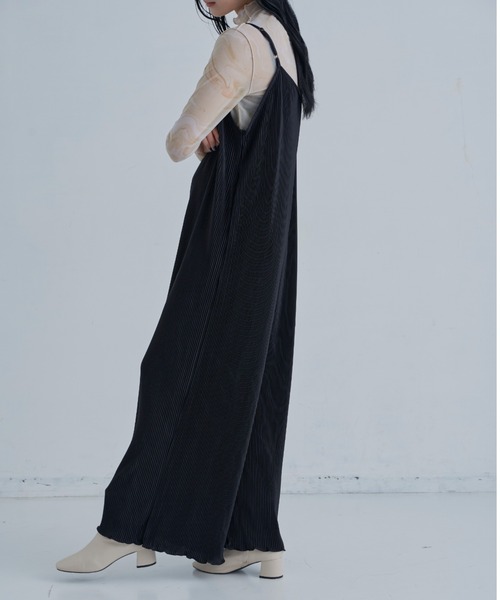 CLEARIMPRESSION （クリアインプレッション）の「【長さ調整可能】プリーツサロペット（サロペット/オーバーオール・レディース・チャコールグレー/ブラック・FREE）」の10枚目の写真