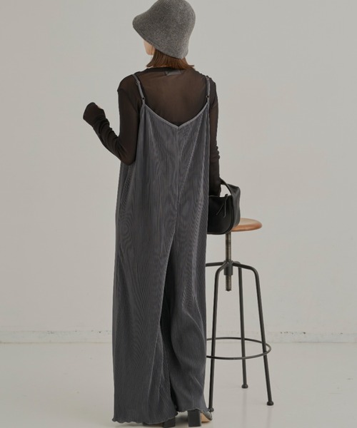 CLEARIMPRESSION （クリアインプレッション）の「【長さ調整可能】プリーツサロペット（サロペット/オーバーオール・レディース・チャコールグレー/ブラック・FREE）」の15枚目の写真