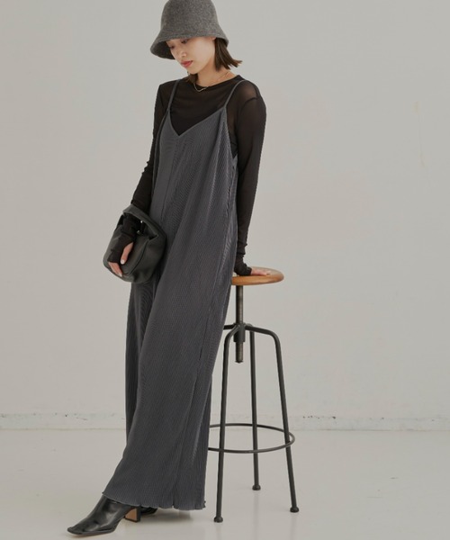 CLEARIMPRESSION （クリアインプレッション）の「【長さ調整可能】プリーツサロペット（サロペット/オーバーオール・レディース・チャコールグレー/ブラック・FREE）」の11枚目の写真