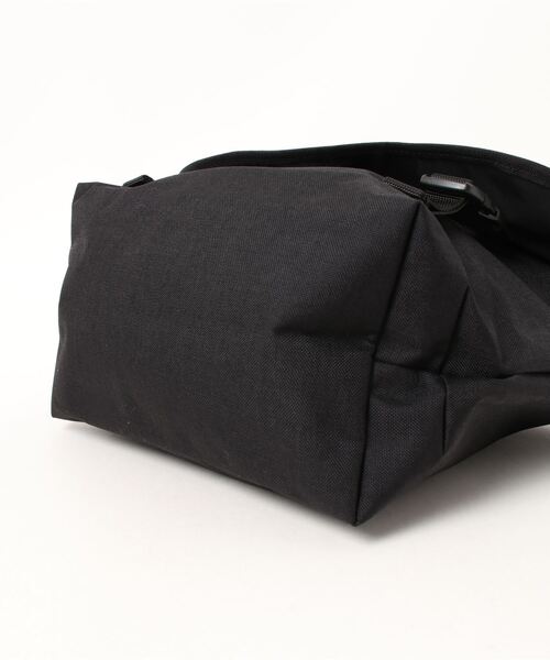 Manhattan Portage(マンハッタンポーテージ)の「Casual Messenger Bag JR Utility 2022(メッセンジャーバッグ・メンズ・ブラック/カーキ・MEDIUM)」の18枚目の写真