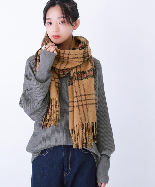 osharewalker（オシャレウォーカー）の「『配色チェック柄ストール』（ストール/ショール・レディース・キャメル/グリーン・FREE）」の4枚目の写真