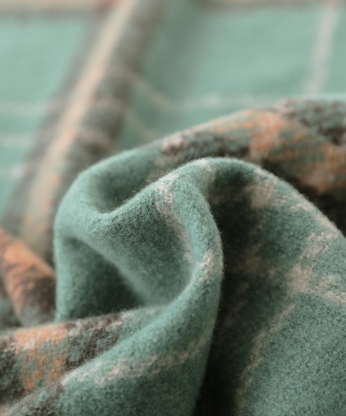 osharewalker（オシャレウォーカー）の「『配色チェック柄ストール』（ストール/ショール・レディース・キャメル/グリーン・FREE）」の14枚目の写真