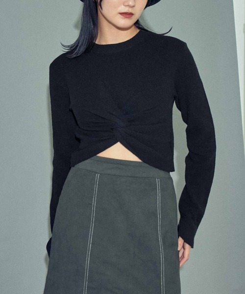 ANAP（アナップ）の「ツイストデザイン袖スリットニットトップスセーター（ニット/セーター・レディース・ライトグレー/グリーン/ブラック・FREE）」の2枚目の写真
