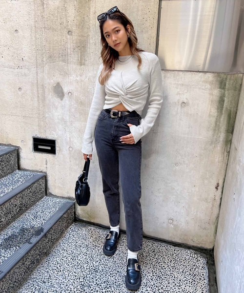 ANAP（アナップ）の「ツイストデザイン袖スリットニットトップスセーター（ニット/セーター・レディース・ライトグレー/グリーン/ブラック・FREE）」の5枚目の写真