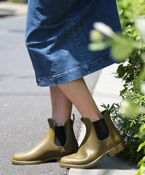 Ray BEAMS（レイビームス）の「Ray BEAMS / サイドゴア ショートブーツ（レインシューズ・レディース・ブラック/グリーン系その他・38/37/36/39）」の2枚目の写真