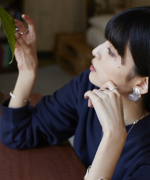 Nothing And Others(ナッシングアンドアザーズ)の「「Nothing And Others/ナッシングアンドアザーズ」Direction asymmetry Earring(イヤリング・レディース・シルバー・FREE)」の2枚目の写真
