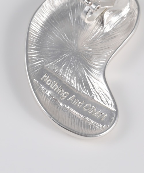 Nothing And Others(ナッシングアンドアザーズ)の「「Nothing And Others/ナッシングアンドアザーズ」Direction asymmetry Earring(イヤリング・レディース・シルバー・FREE)」の3枚目の写真