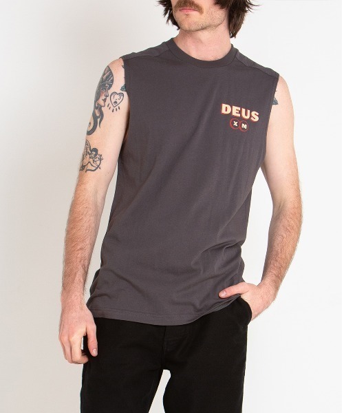 DEUS EX MACHINA（デウスエクスマキナ）の「THINKER MUSCLE（タンクトップ・メンズ・ブラック/オリーブ・SMALL/MEDIUM/LARGE）」の2枚目の写真