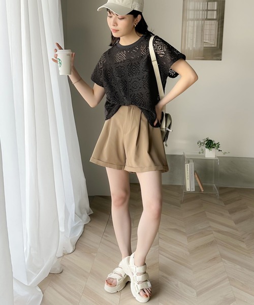 classicalelf(クラシカルエルフ)の「カジュアルな可愛さ。ショートスリーブレーストップス(Tシャツ/カットソー・レディース・チャコール/ホワイト/グレイッシュベージュ・LARGE/MEDIUM/SMALL/X-LARGE)」の9枚目の写真