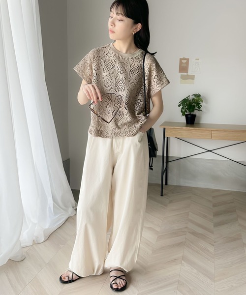 classicalelf(クラシカルエルフ)の「カジュアルな可愛さ。ショートスリーブレーストップス(Tシャツ/カットソー・レディース・チャコール/ホワイト/グレイッシュベージュ・LARGE/MEDIUM/SMALL/X-LARGE)」の5枚目の写真