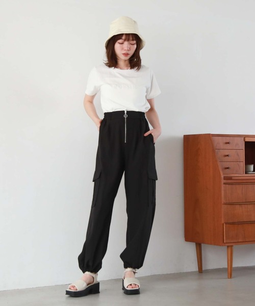 archives（アルシーヴ）の「フロントＺＩＰカーゴパンツ（カーゴパンツ・レディース・グリーン/オフホワイト/ベージュ/ブラック/モカ・MEDIUM）」の21枚目の写真