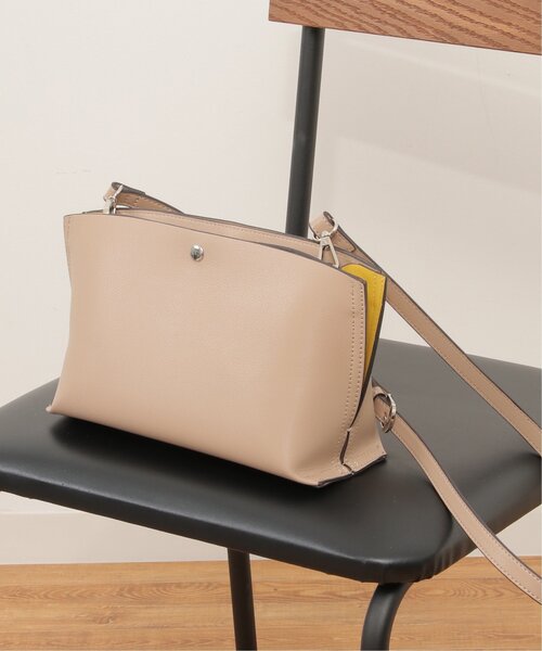 LBC(エルビーシー)の「配色合皮アオリショルダーバッグ(ショルダーバッグ・レディース・ブラック/ベージュ/ブルー系・FREE)」の4枚目の写真