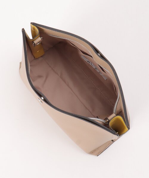 LBC(エルビーシー)の「配色合皮アオリショルダーバッグ(ショルダーバッグ・レディース・ブラック/ベージュ/ブルー系・FREE)」の15枚目の写真