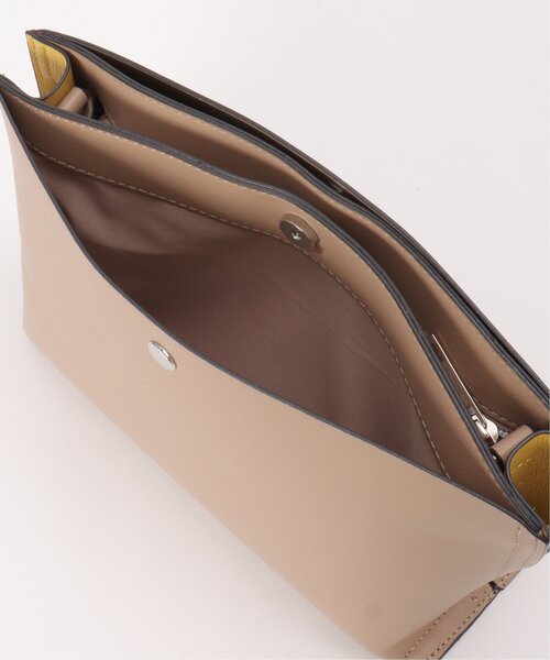 LBC(エルビーシー)の「配色合皮アオリショルダーバッグ(ショルダーバッグ・レディース・ブラック/ベージュ/ブルー系・FREE)」の22枚目の写真