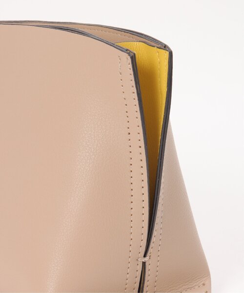 LBC(エルビーシー)の「配色合皮アオリショルダーバッグ(ショルダーバッグ・レディース・ブラック/ベージュ/ブルー系・FREE)」の16枚目の写真