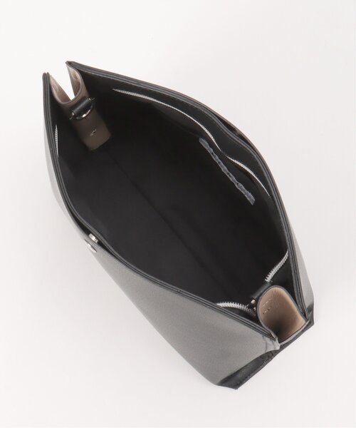 LBC(エルビーシー)の「配色合皮アオリショルダーバッグ(ショルダーバッグ・レディース・ブラック/ベージュ/ブルー系・FREE)」の6枚目の写真