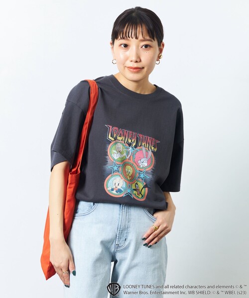 FREAK'S STORE(フリークスストア)の「【限定展開】Looney Tunes/ルーニー トゥーンズ 別注プリントTシャツ(Tシャツ/カットソー・レディース・オフホワイト/ブラック・ONE SIZE)」の5枚目の写真