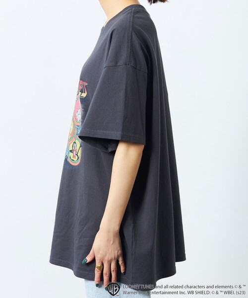 FREAK'S STORE(フリークスストア)の「【限定展開】Looney Tunes/ルーニー トゥーンズ 別注プリントTシャツ(Tシャツ/カットソー・レディース・オフホワイト/ブラック・ONE SIZE)」の11枚目の写真
