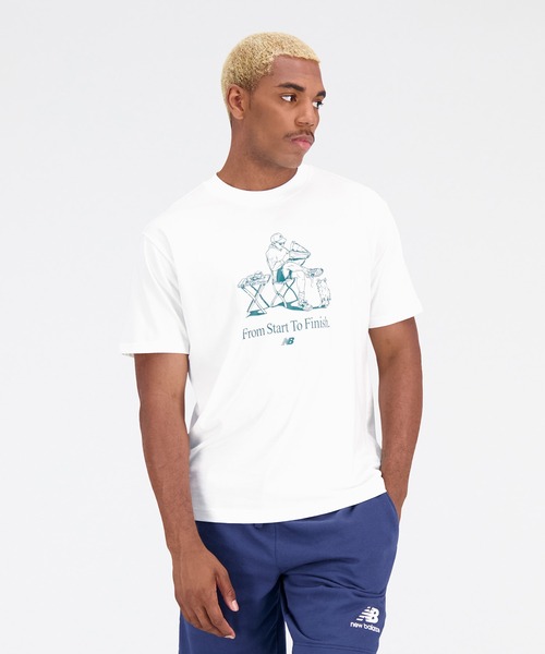 NEW BALANCE(ニューバランス)の「NB Essentials Caf NB ショートスリーブTシャツ(Tシャツ/カットソー・メンズ・ブラウン系その他/オフホワイト・MEDIUM/SMALL/LARGE/XX-LARGE/X-LARGE)」の2枚目の写真