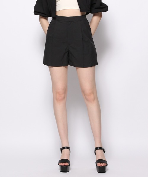 FOREVER 21(フォーエバー トゥエンティーワン)の「リネン混タックハーフパンツ(その他パンツ・レディース・ブラック/ホワイト/ピンク系その他3・MEDIUM/SMALL)」の2枚目の写真