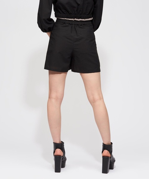 FOREVER 21(フォーエバー トゥエンティーワン)の「リネン混タックハーフパンツ(その他パンツ・レディース・ブラック/ホワイト/ピンク系その他3・MEDIUM/SMALL)」の16枚目の写真