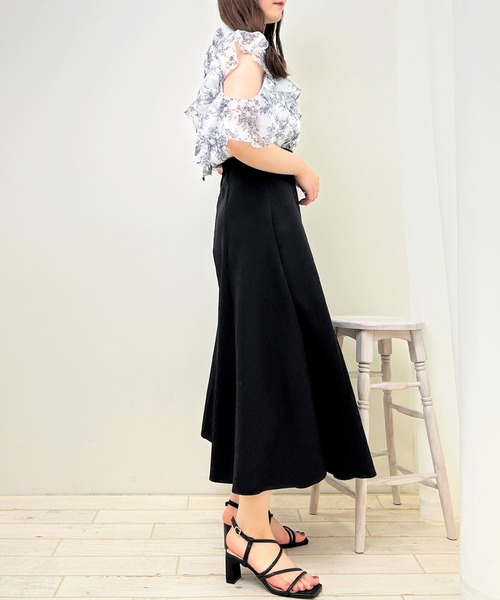 INGNI(イング)の「モノトーン花柄シアーフリルノースリブラウス(シャツ/ブラウス・レディース・ホワイト×ネイビー/ホワイト×ブラック・M)」の8枚目の写真