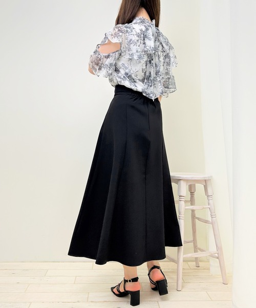 INGNI(イング)の「モノトーン花柄シアーフリルノースリブラウス(シャツ/ブラウス・レディース・ホワイト×ネイビー/ホワイト×ブラック・M)」の7枚目の写真
