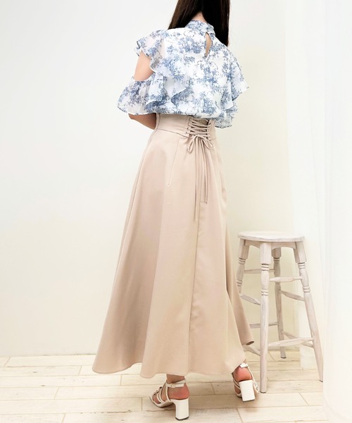 INGNI(イング)の「モノトーン花柄シアーフリルノースリブラウス(シャツ/ブラウス・レディース・ホワイト×ネイビー/ホワイト×ブラック・M)」の4枚目の写真