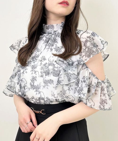 INGNI(イング)の「モノトーン花柄シアーフリルノースリブラウス(シャツ/ブラウス・レディース・ホワイト×ネイビー/ホワイト×ブラック・M)」の11枚目の写真