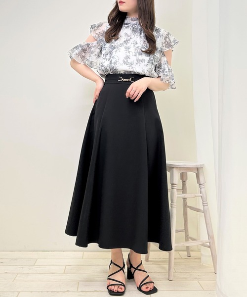 INGNI（イング）の「モノトーン花柄シアーフリルノースリ