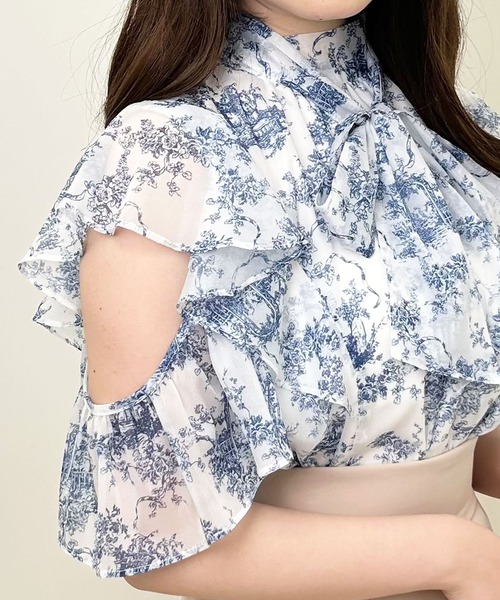 INGNI(イング)の「モノトーン花柄シアーフリルノースリブラウス(シャツ/ブラウス・レディース・ホワイト×ネイビー/ホワイト×ブラック・M)」の18枚目の写真