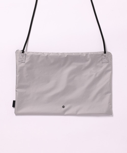 ADAM ET ROPE'（アダムエロペ）の「【U-DAY for ADAM ET ROPE'】Folding umbrella with Sacoche / 折りたたみ傘 / 晴雨兼用 / 男女兼用（折りたたみ傘・メンズ・グレー・FREE）」の16枚目の写真