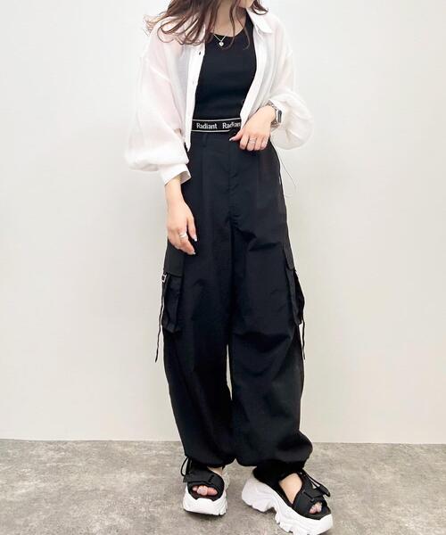 INGNI（イング）の「サイドベルトナイロンワイドカーゴパンツ（カーゴパンツ・レディース・ブラック/カーキ/アイボリー・FREE）」の4枚目の写真