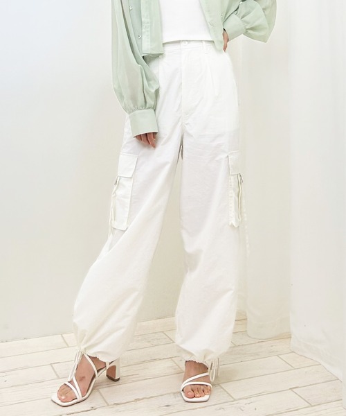 INGNI（イング）の「サイドベルトナイロンワイドカーゴパンツ（カーゴパンツ・レディース・ブラック/カーキ/アイボリー・FREE）」の19枚目の写真