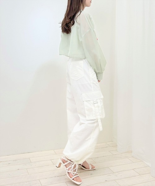 INGNI（イング）の「サイドベルトナイロンワイドカーゴパンツ（カーゴパンツ・レディース・ブラック/カーキ/アイボリー・FREE）」の22枚目の写真