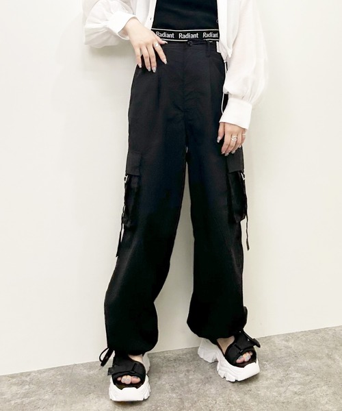 INGNI（イング）の「サイドベルトナイロンワイドカーゴパンツ（カーゴパンツ・レディース・ブラック/カーキ/アイボリー・FREE）」の17枚目の写真