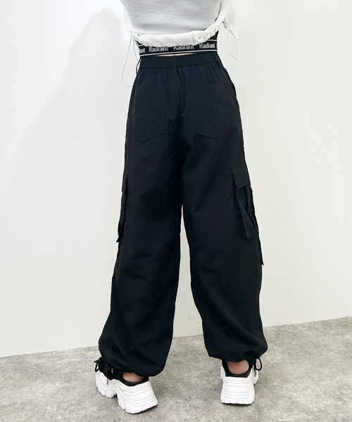 INGNI（イング）の「サイドベルトナイロンワイドカーゴパンツ（カーゴパンツ・レディース・ブラック/カーキ/アイボリー・FREE）」の21枚目の写真