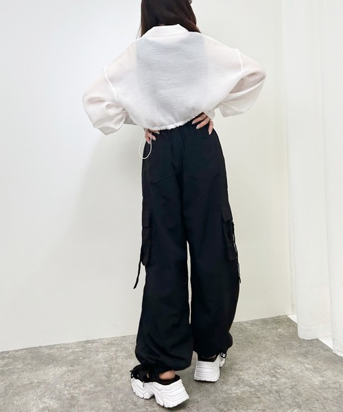 INGNI（イング）の「サイドベルトナイロンワイドカーゴパンツ（カーゴパンツ・レディース・ブラック/カーキ/アイボリー・FREE）」の9枚目の写真