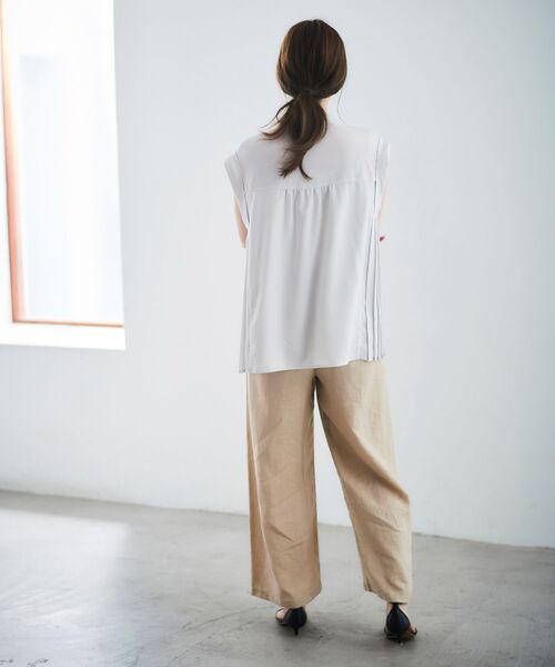 le.coeur blanc（ルクールブラン）の「ジョーゼットサイドプリーツブラウス（シャツ/ブラウス・レディース・グレイッシュベージュ/サックスブルー/ネイビー・38）」の9枚目の写真