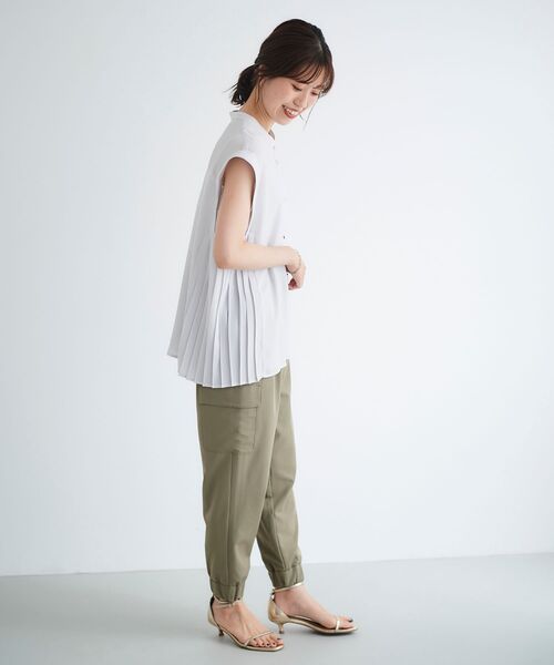 le.coeur blanc（ルクールブラン）の「ジョーゼットサイドプリーツブラウス（シャツ/ブラウス・レディース・グレイッシュベージュ/サックスブルー/ネイビー・38）」の11枚目の写真