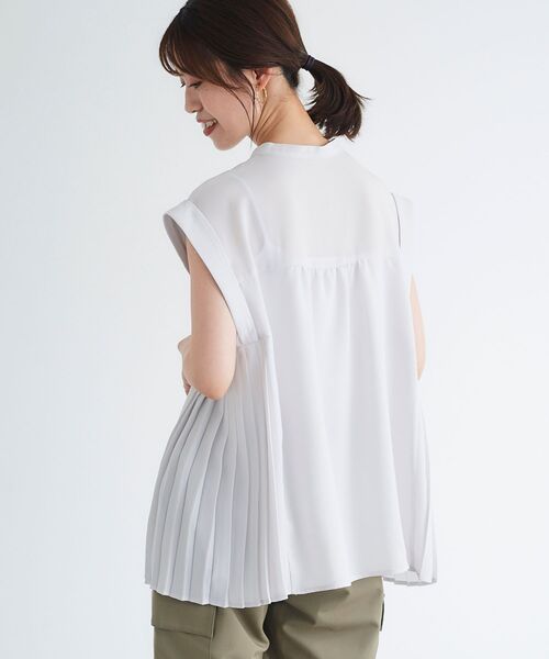 le.coeur blanc（ルクールブラン）の「ジョーゼットサイドプリーツブラウス（シャツ/ブラウス・レディース・グレイッシュベージュ/サックスブルー/ネイビー・38）」の15枚目の写真