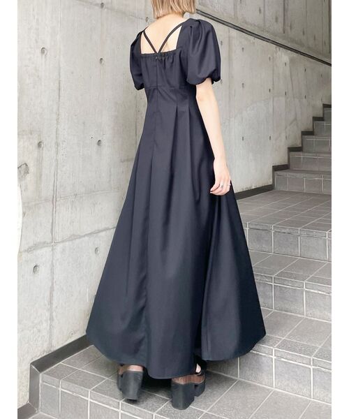 MURUA（ムルーア）の「スクエアネックボリュームスリーブワンピース（ワンピース・レディース・ブラック/アイボリー/ブルー・FREE）」の2枚目の写真