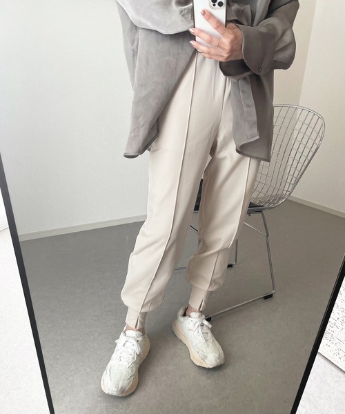 STELLA FISH（ステラフィッシュ）の「ポンチスリットジョガーパンツ（スウェットパンツ・レディース・グレイッシュベージュ/アイボリー/ブラック・FREE）」の5枚目の写真