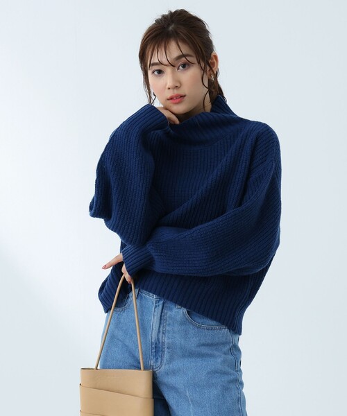 BEAMS HEART（ビームスハート）の「ボリュームスリーブ タートルネック プルオーバー（ウォッシャブル）（ニット/セーター・レディース・アイボリー/ブルー/モカ/マスタード/グリーン・FREE）」の21枚目の写真