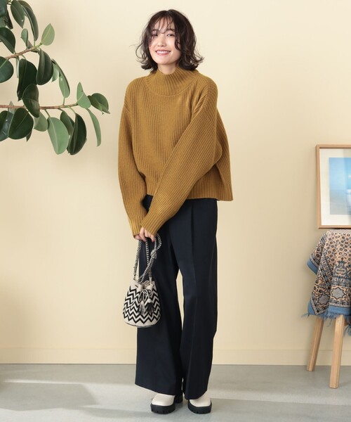 BEAMS HEART（ビームスハート）の「ボリュームスリーブ タートルネック プルオーバー（ウォッシャブル）（ニット/セーター・レディース・アイボリー/ブルー/モカ/マスタード/グリーン・FREE）」の12枚目の写真